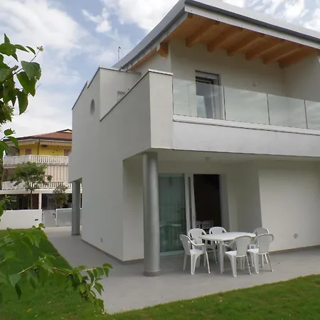 Ferienhaus Fuer 9 Personen Ca 100 Qm In Bibione, Adriakueste Italien Und Umgebung 펜션 비비오네